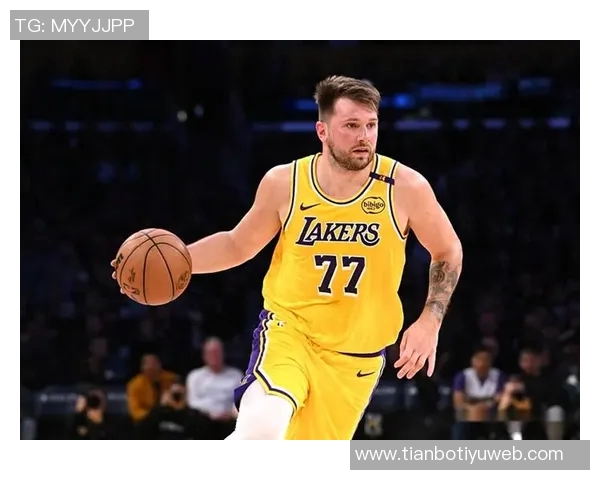 日本性感女星昨日现身湖人主场穿东契奇球衣引发热议 日本性感女星昨日现身湖人主场穿东契奇球衣引发热议