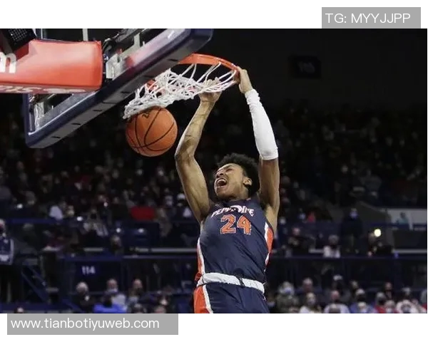 特雷墨菲半场表现抢眼11投6中斩获15分1篮板3抢断展现实力