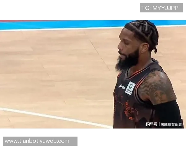 外援双子星联手发威引领球队逆转胜利全场观众欢呼不已