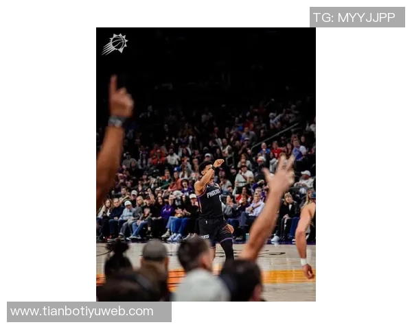 布克半场表现稳定9投4中砍下13分外加1篮板3助攻1抢断助力球队争胜 布克半场表现稳定9投4中砍下13分外加1篮板3助攻1抢断助力球队争胜